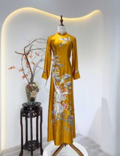 Áo dài bà sui màu vàng đồng thêu chỉ koma bạc phối hoa thêu tay